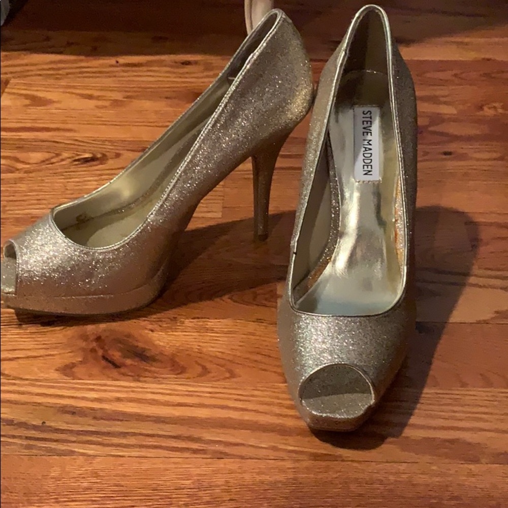 Steve Madden pumps